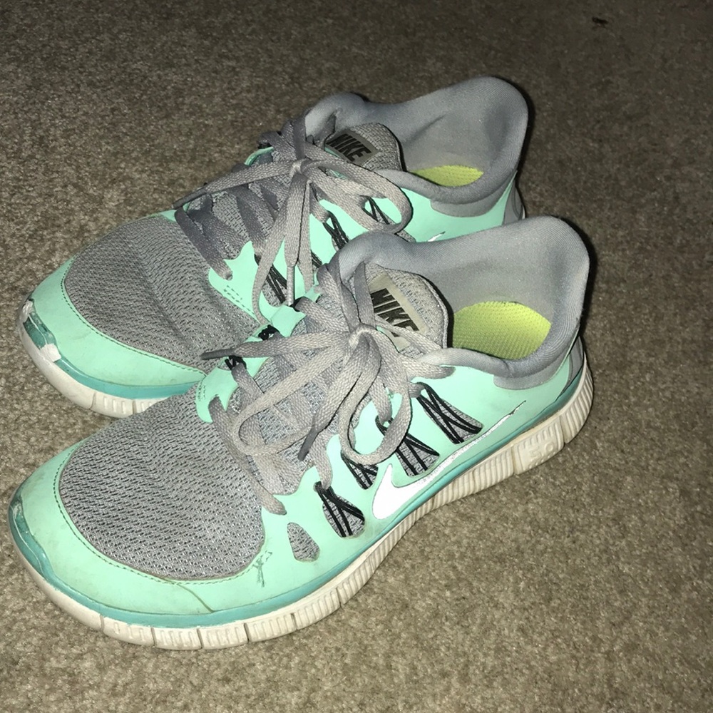 Nike free tennis shoes